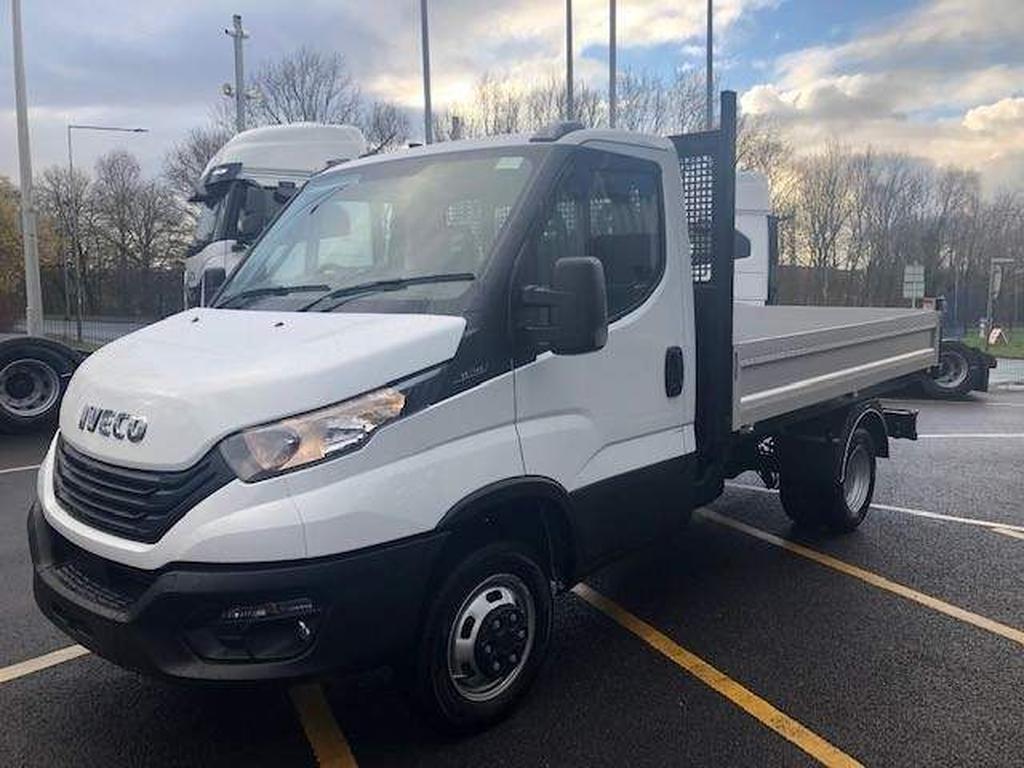 Brand New IVECO Daily 2.3D HPI 14V Business 35C 3450 MWB Euro 6 (ss) 2dr (DRW) Thumbnail