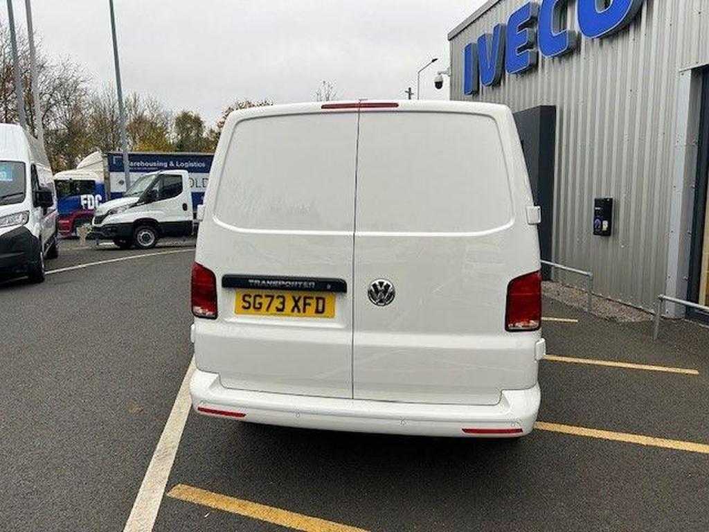 Volkswagen Transporter 2.0 TDI T28 Highline Gallery Image 19