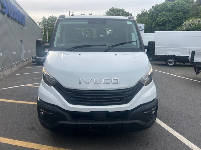 Brand New Iveco Daily 3.0D Crew Chassis Cab Business Edition 35C 3750 LWB Gallery Image 1