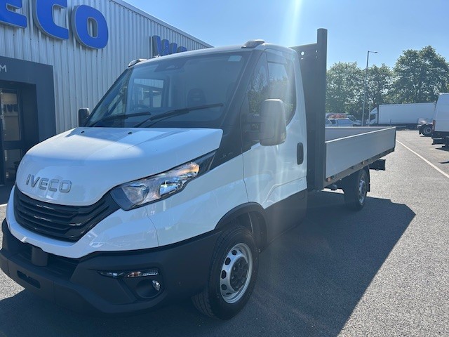 Iveco Daily 2.3D HPI 14V Business 35S 3750 LWB Euro 6 (s/s) 2dr Gallery Image 1